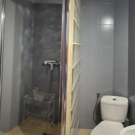 Quarto em Acomodações Particulares Goscinne Bartek *