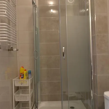 Quarto em Acomodações Particulares Goscinne Bartek *