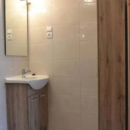 Quarto em Acomodações Particulares Goscinne Bartek *